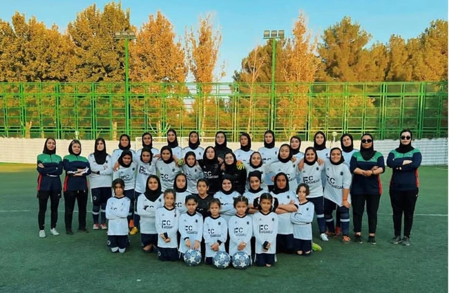 مدرسه فوتبال دختران فرزانگان