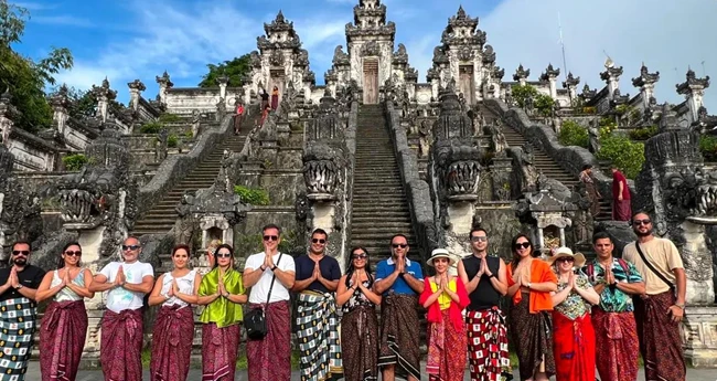 آژانس مسافرتی ماجرازی