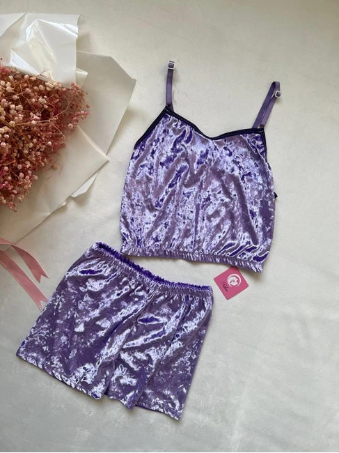 لباس زیر نیلو