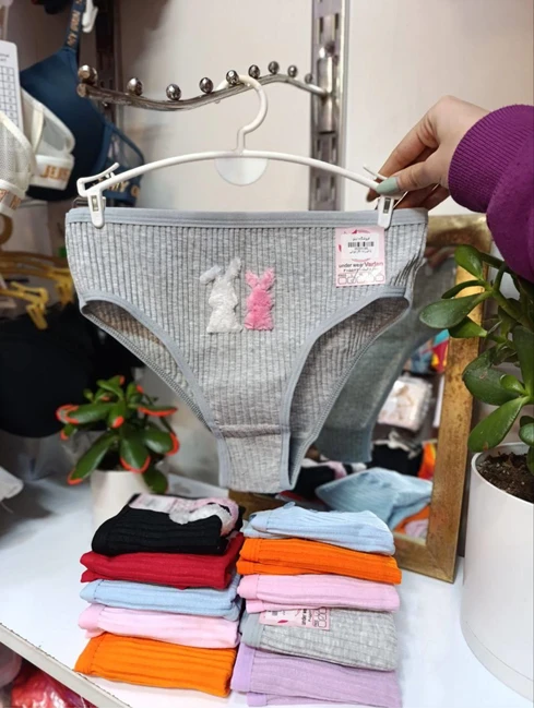 لباس زیر نیلو