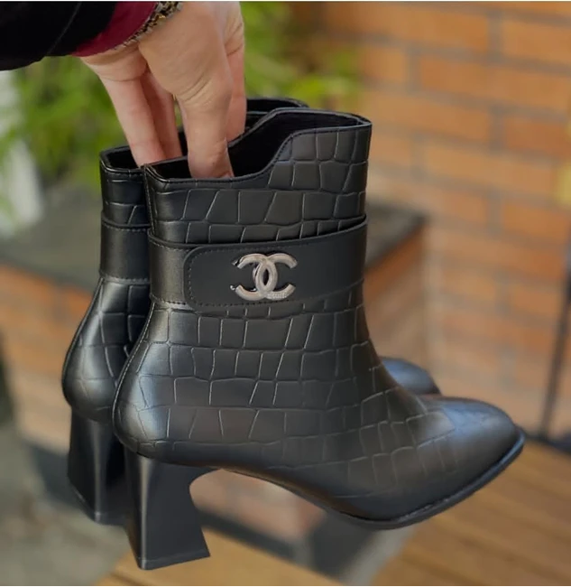 فروشگاه کفش کاریزما