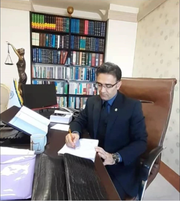 حجت  کاتوزیان  وکیل پایه یک دادگستری